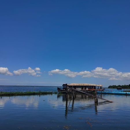Hotel Water Scapes Kumarakom Esterno foto