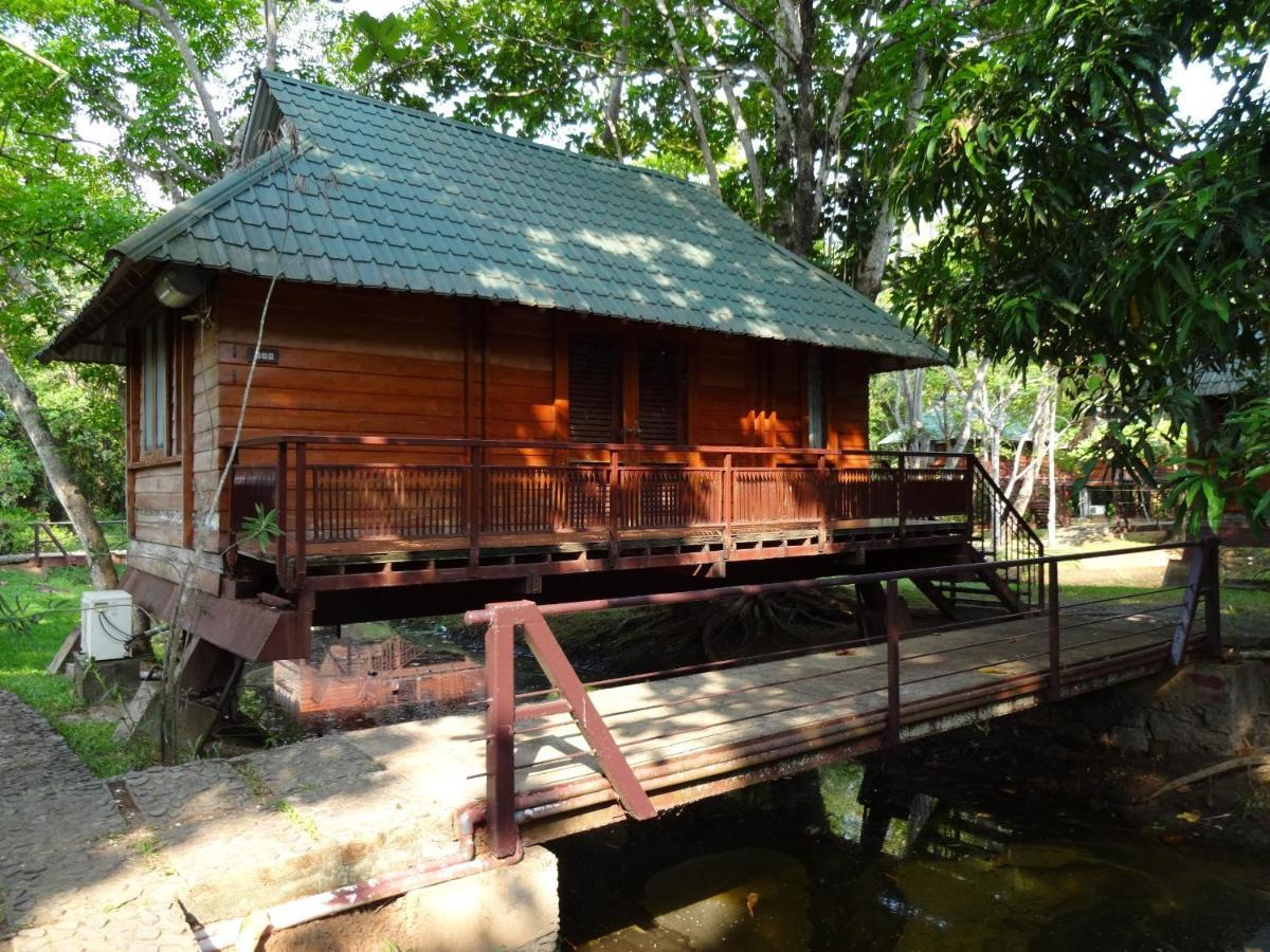 Hotel Water Scapes Kumarakom Esterno foto