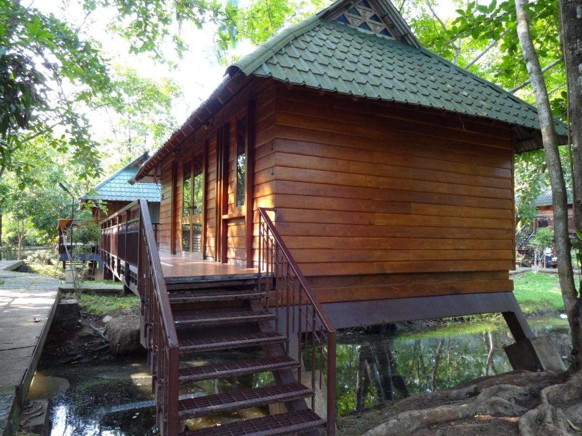 Hotel Water Scapes Kumarakom Esterno foto