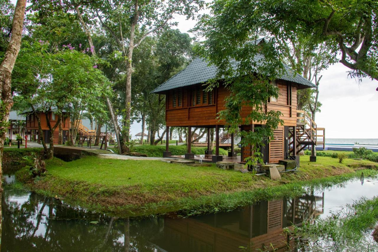 Hotel Water Scapes Kumarakom Esterno foto