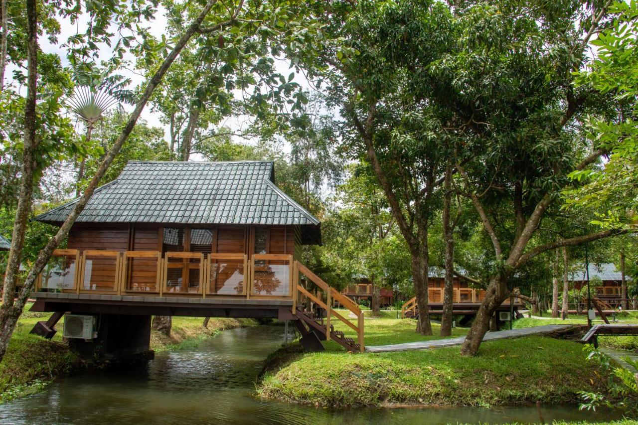Hotel Water Scapes Kumarakom Esterno foto