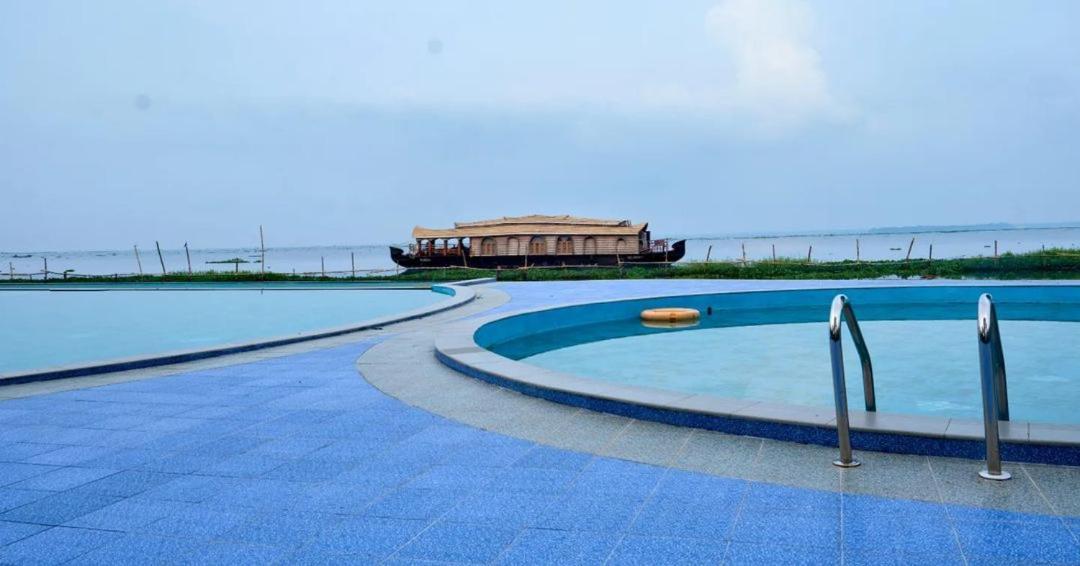 Hotel Water Scapes Kumarakom Esterno foto