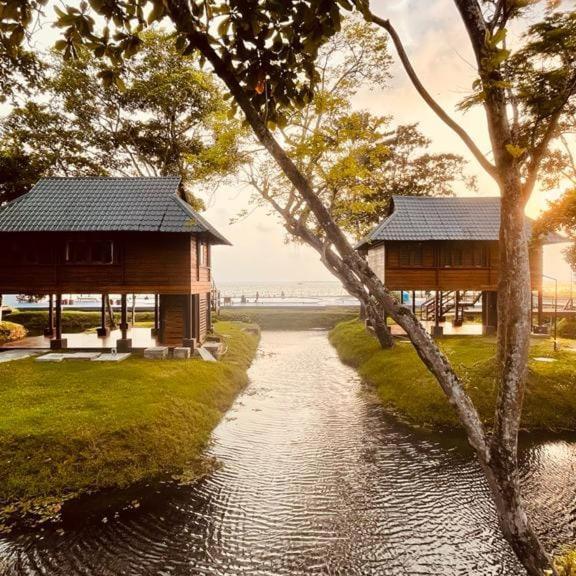 Hotel Water Scapes Kumarakom Esterno foto