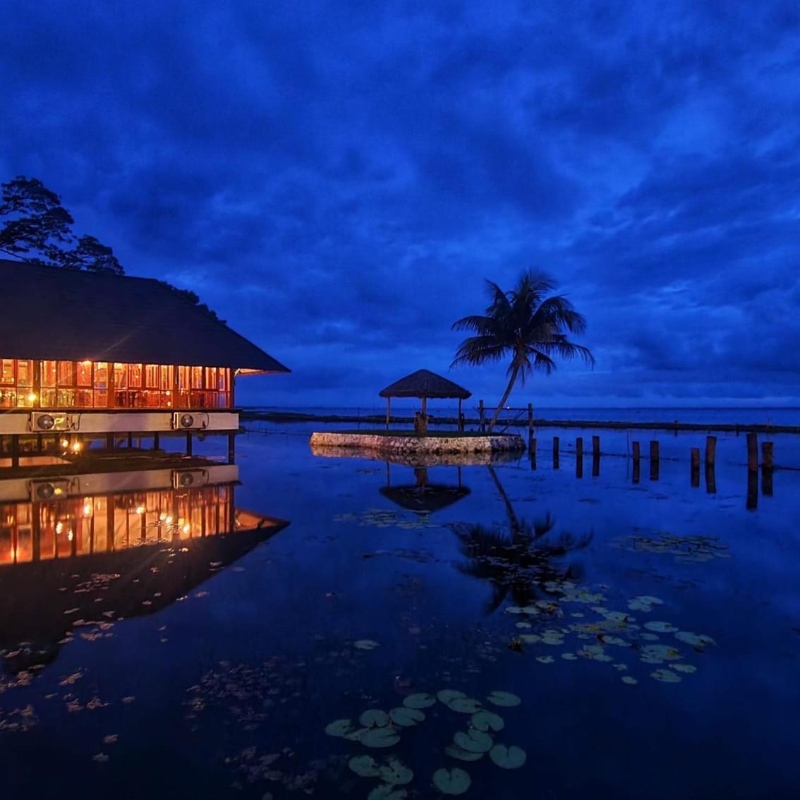 Hotel Water Scapes Kumarakom Esterno foto