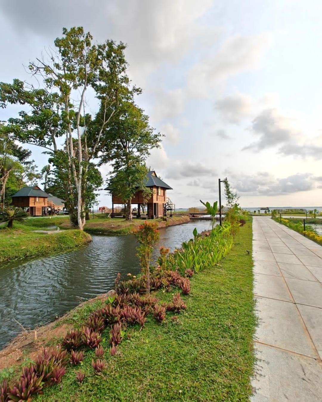 Hotel Water Scapes Kumarakom Esterno foto