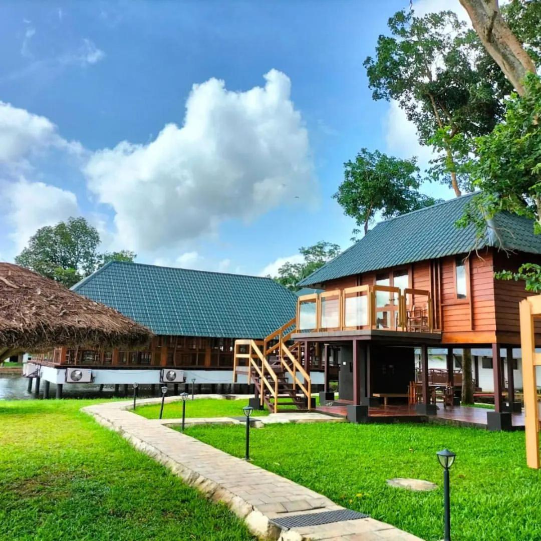 Hotel Water Scapes Kumarakom Esterno foto