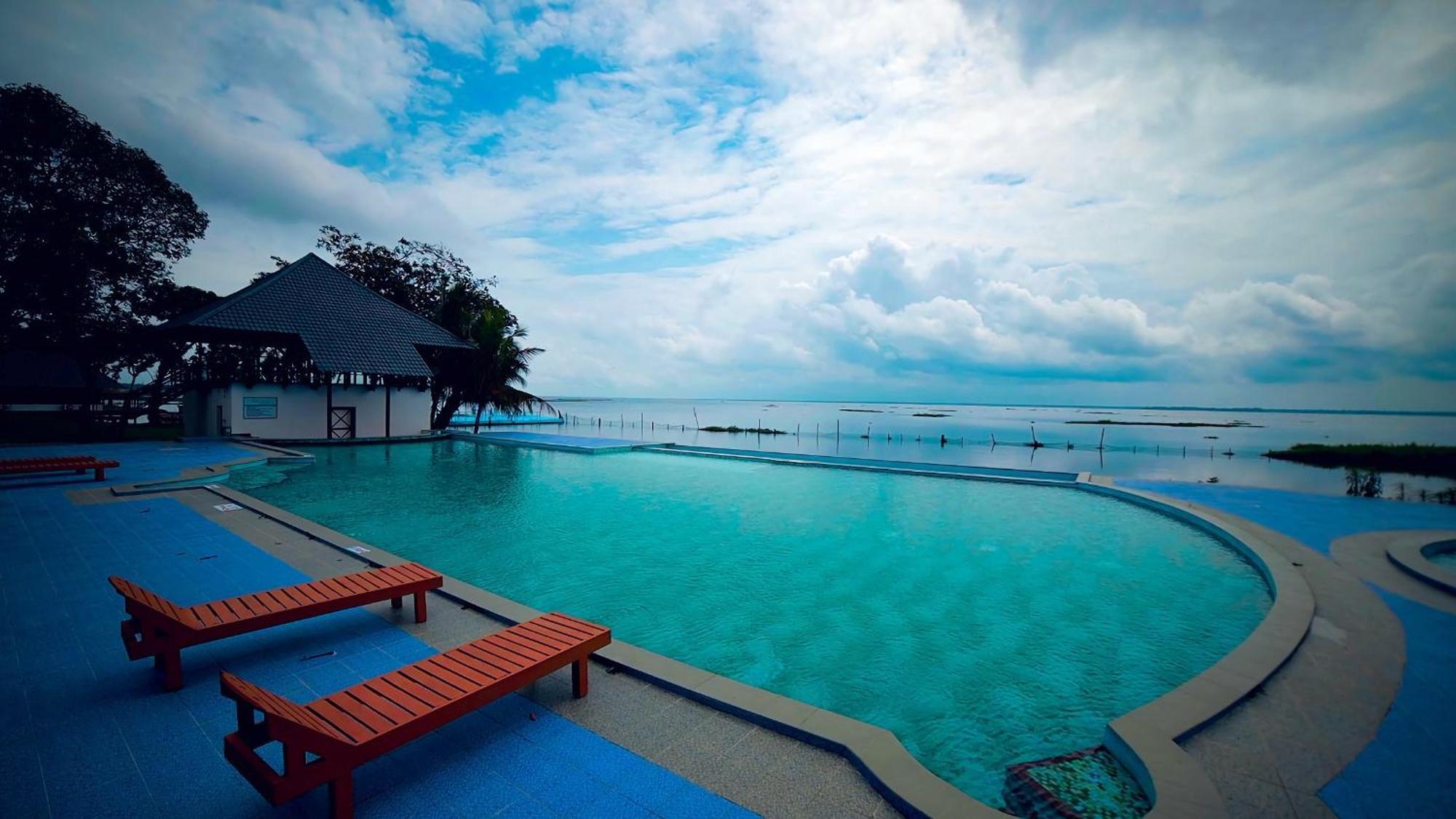 Hotel Water Scapes Kumarakom Esterno foto