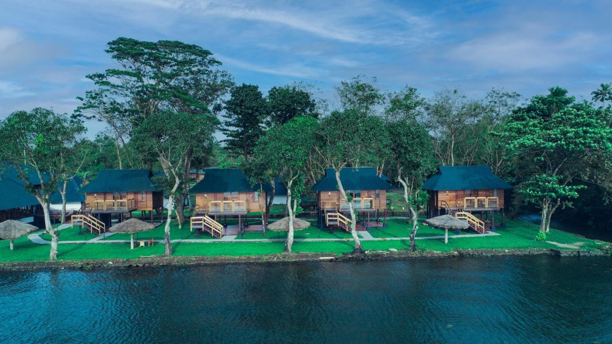 Hotel Water Scapes Kumarakom Esterno foto
